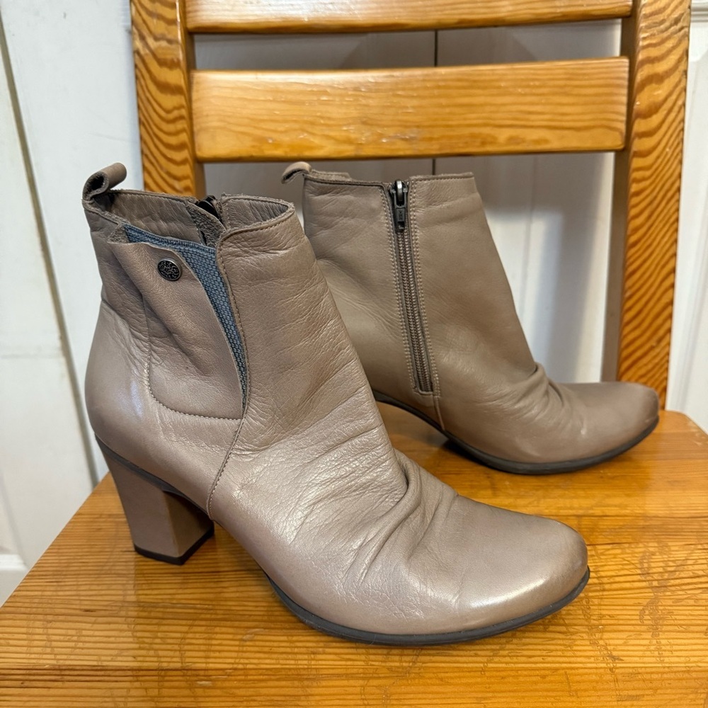 Bueno Taupe Leather Heeled Ankle Booties